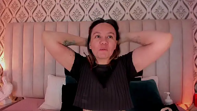 Snapshot of Sky_Junne chatting on 04.01.26 Sky Junne online show from 04.01.26