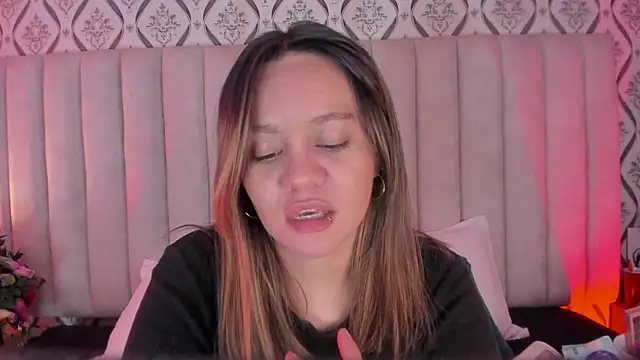 Snapshot of Sky_Junne chatting on 04.06.26 Sky Junne online show from 04.06.26