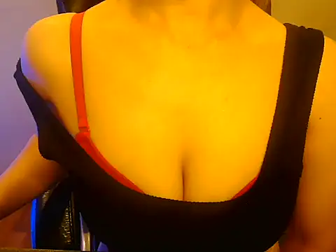 Snapshot of akankshapuri chatting on 12.14.25 akankshapuri online show from 12.14.25