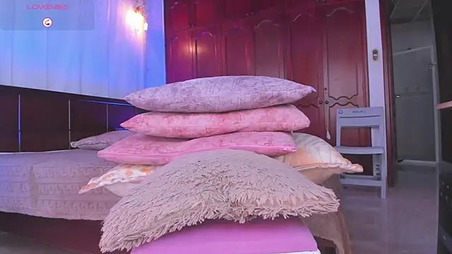 Shantal 777 online show from 03.03.26