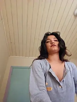 Hellenlin online show from 10.15.25