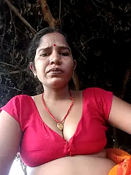 Snapshot of Hot_Seema83 chatting on 09.30.25 Hot Seema83 online show from 09.30.25