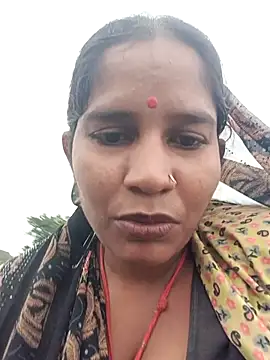 Snapshot of Hot_Seema83 chatting on 10.28.25 Hot Seema83 online show from 10.28.25