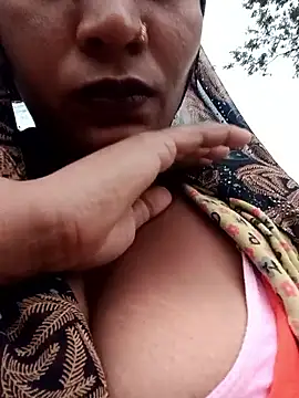 Snapshot of Hot_Seema83 chatting on 10.30.25 Hot Seema83 online show from 10.30.25