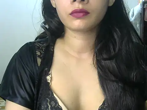 Snapshot of SexyNeylar chatting on 10.15.25 SexyNeylar online show from 10.15.25