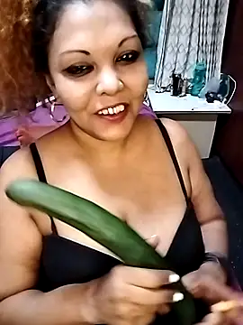 Snapshot of hemilynthomas2467 chatting on 11.30.25 hemilynthomas2467 online show from 11.30.25