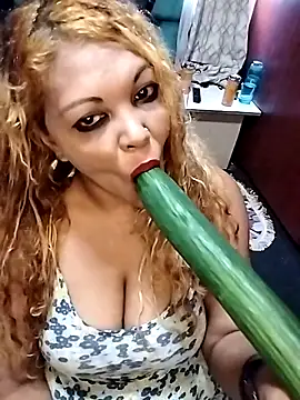 Snapshot of hemilynthomas2467 chatting on 12.22.25 hemilynthomas2467 online show from 12.22.25