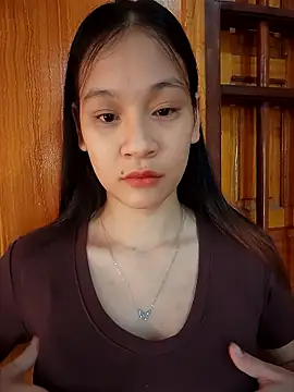 Snapshot of ChiecumBae chatting on 10.17.25 ChiecumBae online show from 10.17.25