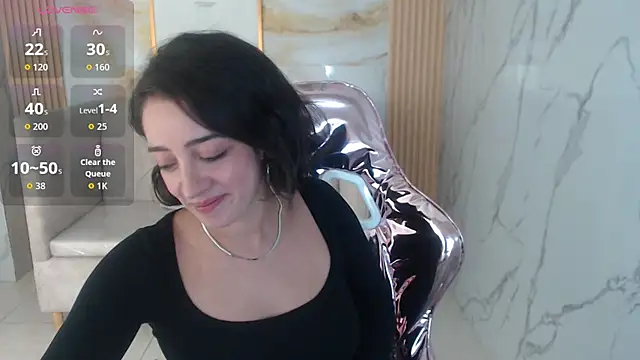 Snapshot of sara_lopez_s chatting on 10.20.25 sara lopez s online show from 10.20.25