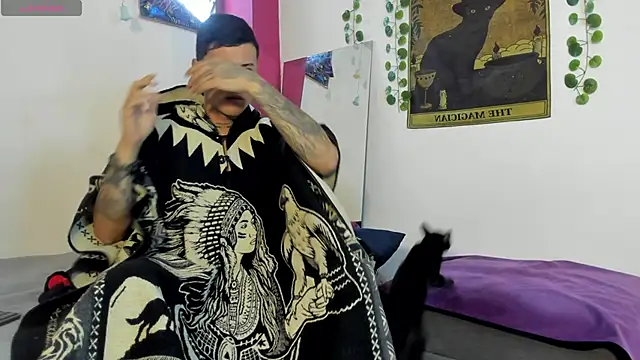 Snapshot of rosse_dredd chatting on 10.23.25 rosse dredd online show from 10.23.25