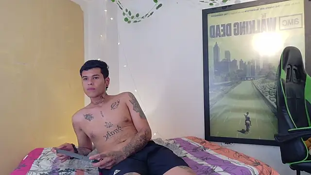 Snapshot of rosse_dredd chatting on 04.18.26 rosse dredd online show from 04.18.26