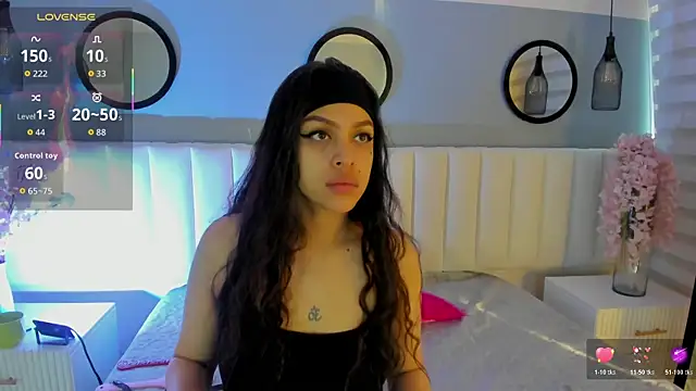 Snapshot of Mila_Hank_ chatting on 12.18.25 Mila Hank online show from 12.18.25