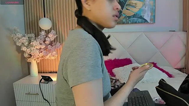 Snapshot of Mila_Hank_ chatting on 04.25.26 Mila Hank online show from 04.25.26