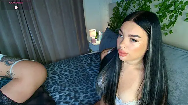Snapshot of katerine_Monroe chatting on 06.18.26 katerine Monroe online show from 06.18.26