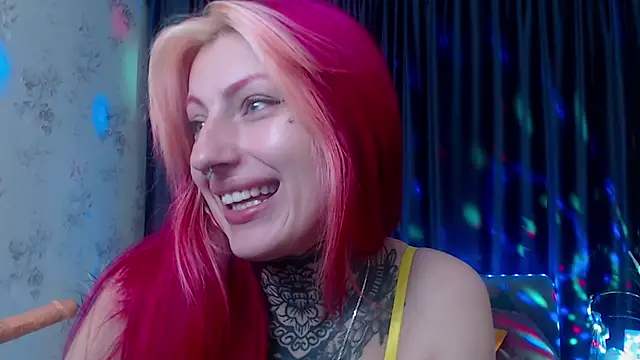 Snapshot of Nina_Blum_ chatting on 10.27.25 Nina Blum online show from 10.27.25