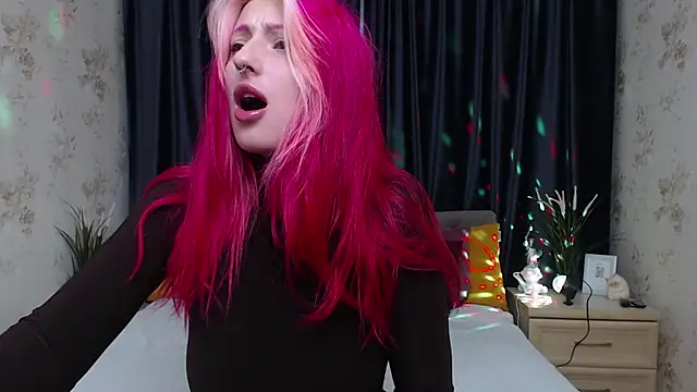 Snapshot of Nina_Blum_ chatting on 11.06.25 Nina Blum online show from 11.06.25