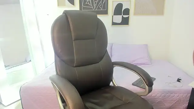 Snapshot of koraline_333 chatting on 10.16.25 koraline 333 online show from 10.16.25