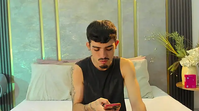 Snapshot of NikoStone_ chatting on 10.04.25 NikoStone online show from 10.04.25