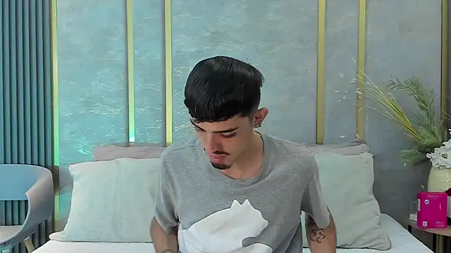 Snapshot of NikoStone_ chatting on 10.18.25 NikoStone online show from 10.18.25