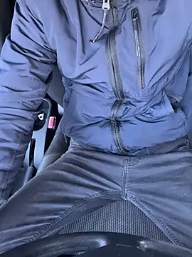 Snapshot of bmwe71 chatting on 02.19.26 bmwe71 online show from 02.19.26