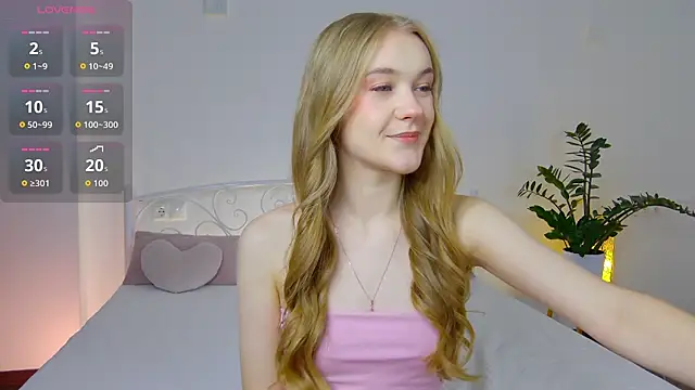 Snapshot of KumiKruz chatting on 11.15.25 KumiKruz online show from 11.15.25