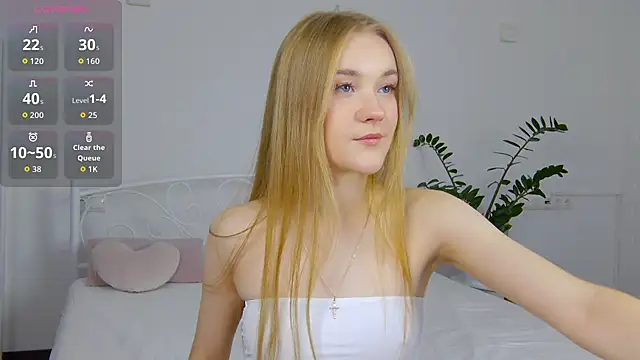 Snapshot of KumiKruz chatting on 11.19.25 KumiKruz online show from 11.19.25