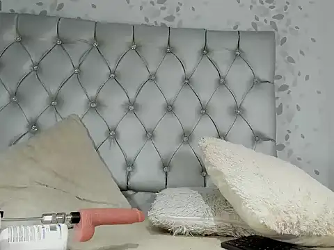 Snapshot of michelle_perla chatting on 09.18.25 michelle perla online show from 09.18.25