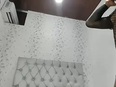 Snapshot of michelle_perla chatting on 10.01.25 michelle perla online show from 10.01.25