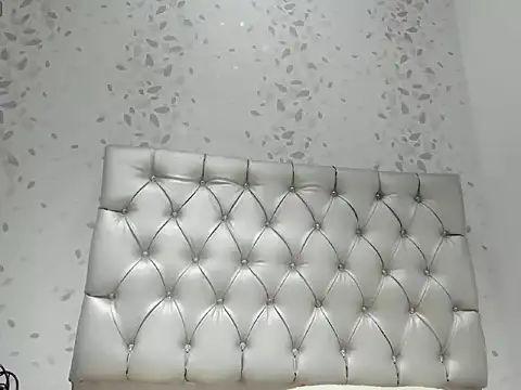 Snapshot of michelle_perla chatting on 10.18.25 michelle perla online show from 10.18.25