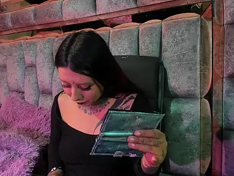 Snapshot of missashlyrosette chatting on 11.28.25 missashlyrosette online show from 11.28.25