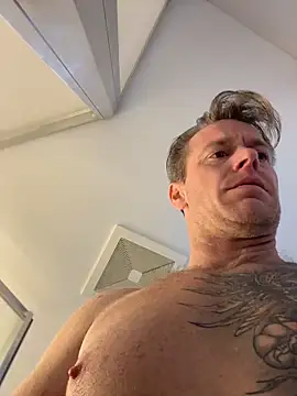 Snapshot of DILFiGuess11 chatting on 03.25.26 DILFiGuess11 online show from 03.25.26