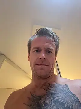 Snapshot of DILFiGuess11 chatting on 04.01.26 DILFiGuess11 online show from 04.01.26