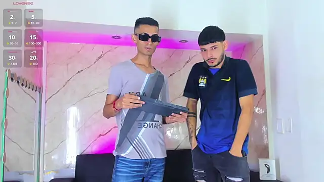 Snapshot of Golldens_Dreamss chatting on 10.08.25 Golldens Dreamss online show from 10.08.25