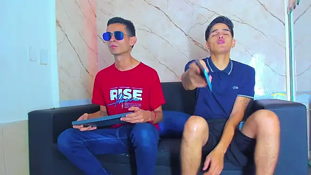 Snapshot of Golldens_Dreamss chatting on 11.26.25 Golldens Dreamss online show from 11.26.25