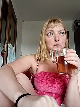 Snapshot of LiluLiluLilu chatting on 09.22.25 LiluLiluLilu online show from 09.22.25