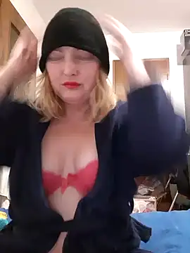 Snapshot of LiluLiluLilu chatting on 10.11.25 LiluLiluLilu online show from 10.11.25