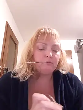 Snapshot of LiluLiluLilu chatting on 10.20.25 LiluLiluLilu online show from 10.20.25