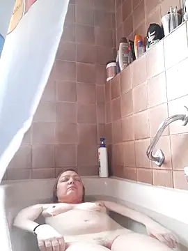 Snapshot of LiluLiluLilu chatting on 11.16.25 LiluLiluLilu online show from 11.16.25