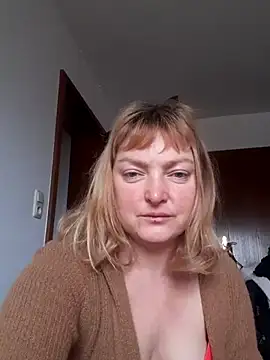 Snapshot of LiluLiluLilu chatting on 11.28.25 LiluLiluLilu online show from 11.28.25