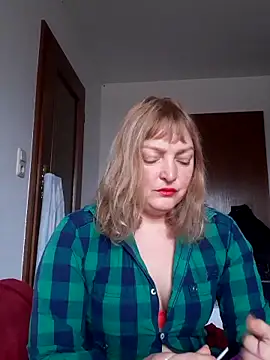 Snapshot of LiluLiluLilu chatting on 12.05.25 LiluLiluLilu online show from 12.05.25