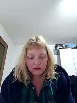 Snapshot of LiluLiluLilu chatting on 12.22.25 LiluLiluLilu online show from 12.22.25