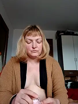 Snapshot of LiluLiluLilu chatting on 02.14.26 LiluLiluLilu online show from 02.14.26