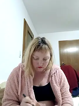 Snapshot of LiluLiluLilu chatting on 02.28.26 LiluLiluLilu online show from 02.28.26