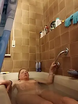 Snapshot of LiluLiluLilu chatting on 04.06.26 LiluLiluLilu online show from 04.06.26