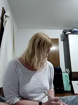 Snapshot of LiluLiluLilu chatting on 04.14.26 LiluLiluLilu online show from 04.14.26