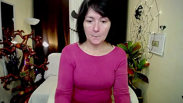 VivianGuchih online show from 10.11.25