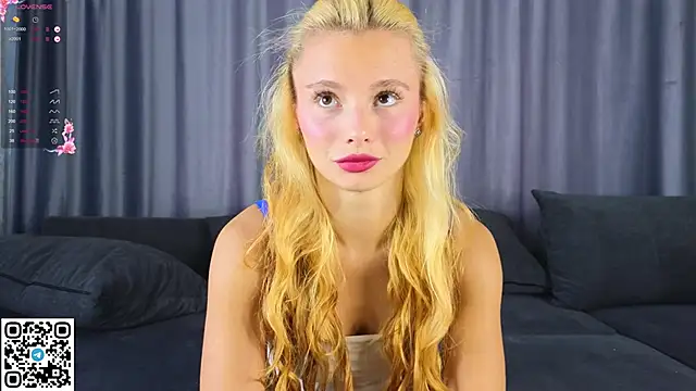 Snapshot of NaughtySeraphine chatting on 10.11.25 NaughtySeraphine online show from 10.11.25