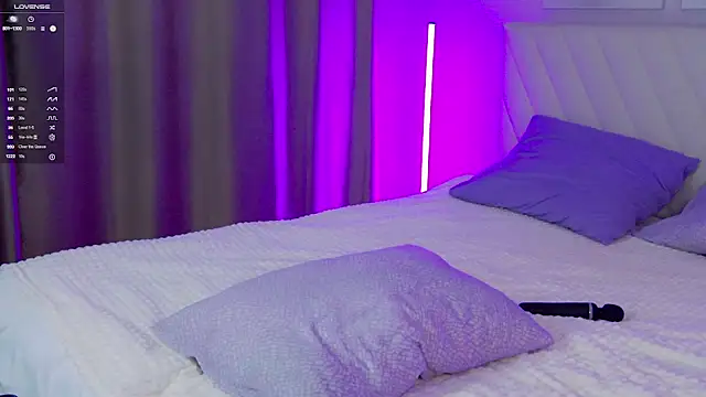 Snapshot of Alice_Cire chatting on 10.09.25 Alice Cire online show from 10.09.25