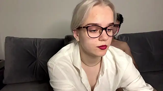 Snapshot of bawdycouplee chatting on 09.21.25 bawdycouplee online show from 09.21.25