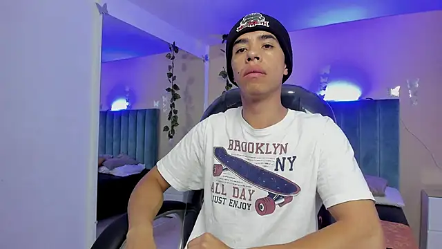 Muscle Scott online show from 11.09.25